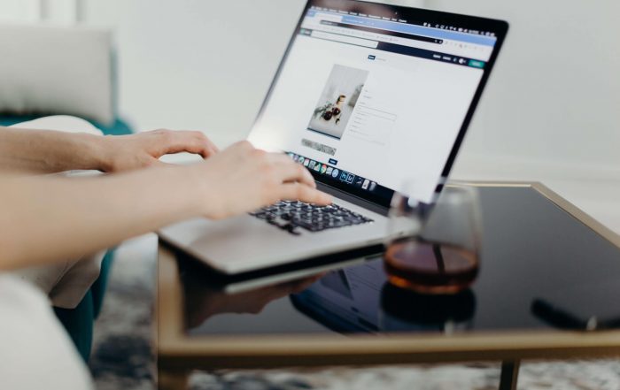 O Perfil do Defraudador: Narcisismo, Apego Evitativo e a Engenharia da Manipulação Afetiva