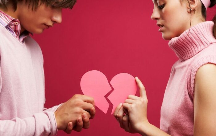 gaslighting, dissonância cognitiva, defraudação emocional, leon festinger, manipulação psicológica, abuso emocional, invalidação de sentimentos, mecanismo de defesa, projeção psicológica, DARVO, inversão de culpa, saúde mental, dependência traumática, controle coercivo, robin stern, susan forward, medo obrigação e culpa, lavagem cerebral amorosa, distorção da realidade, responsabilidade afetiva, narcisismo, despersonalização, autoestima, recuperação de abuso, psicologia das relações.